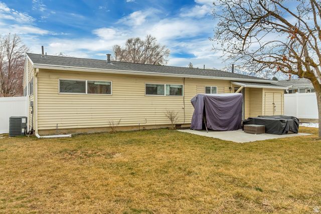 6852 S MEADOW DR, Cottonwood Heights, UT 84121
