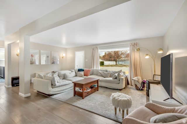 6852 S MEADOW DR, Cottonwood Heights, UT 84121