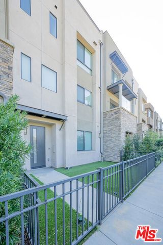 13107 W Lumina Way, Van Nuys (los Angeles), CA 91401