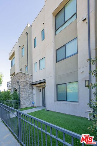 13107 W Lumina Way, Van Nuys (los Angeles), CA 91401