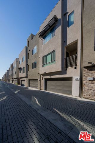 13107 W Lumina Way, Van Nuys (los Angeles), CA 91401