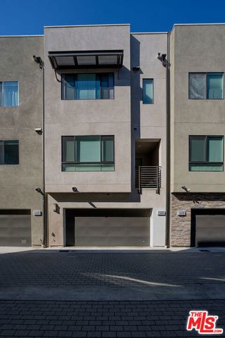 13107 W Lumina Way, Van Nuys (los Angeles), CA 91401