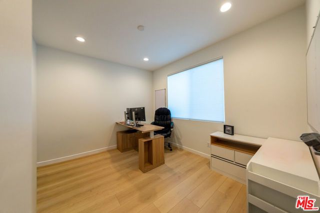 13107 W Lumina Way, Van Nuys (los Angeles), CA 91401