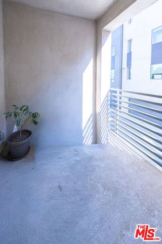 13107 W Lumina Way, Van Nuys (los Angeles), CA 91401