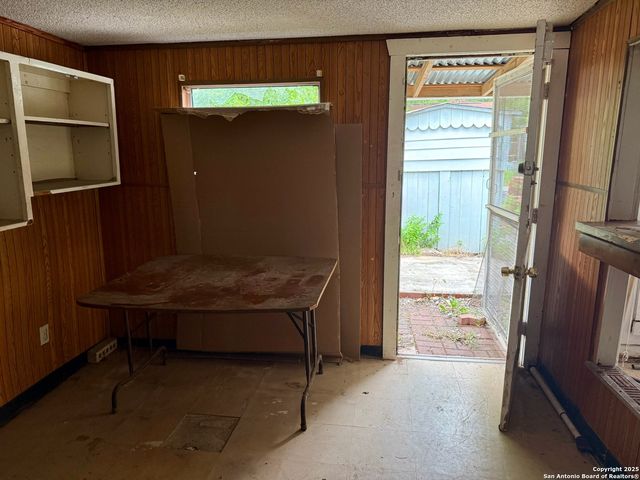 215 W Academy, San Antonio, TX 78226