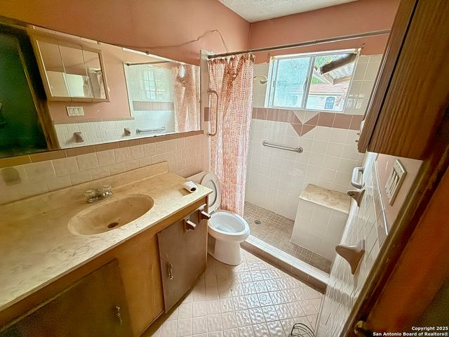 215 W Academy, San Antonio, TX 78226