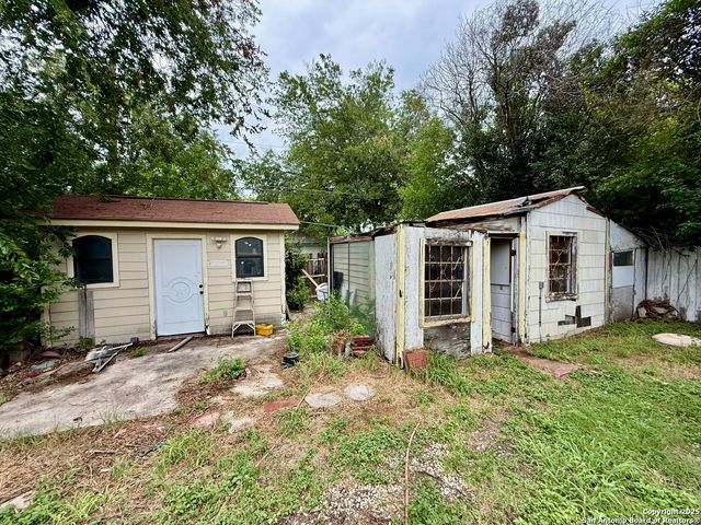 215 W Academy, San Antonio, TX 78226