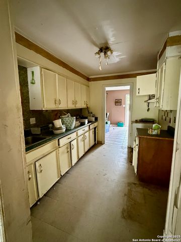 215 W Academy, San Antonio, TX 78226