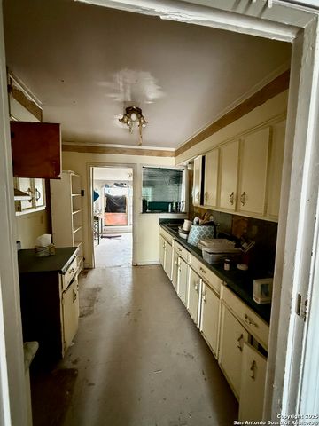 215 W Academy, San Antonio, TX 78226