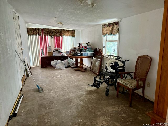 215 W Academy, San Antonio, TX 78226