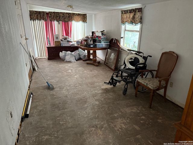 215 W Academy, San Antonio, TX 78226