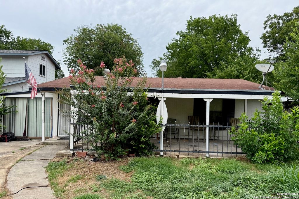 215 W Academy, San Antonio, TX 78226