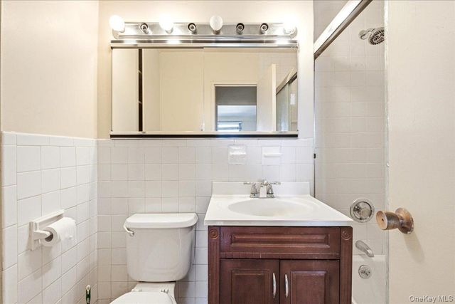 70-25 Yellowstone Boulevard 5A, Forest Hills, NY 11375