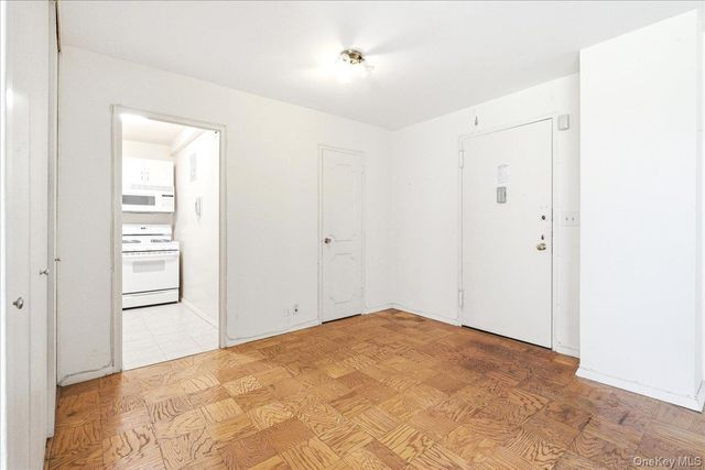 70-25 Yellowstone Boulevard 5A, Forest Hills, NY 11375