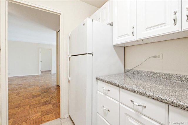 70-25 Yellowstone Boulevard 5A, Forest Hills, NY 11375