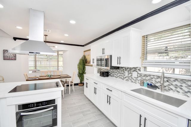 8006 Shiner Lane, Houston, TX 77072