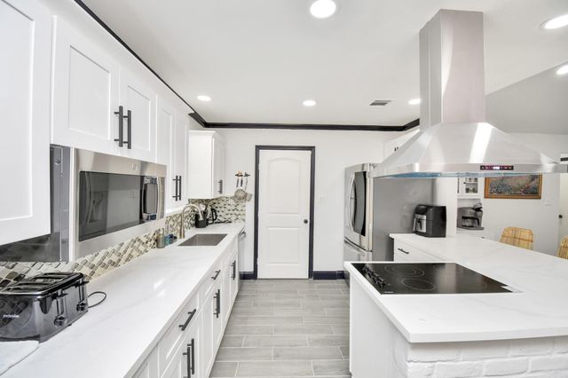 8006 Shiner Lane, Houston, TX 77072