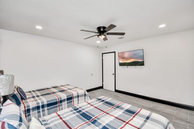 8006 Shiner Lane, Houston, TX 77072