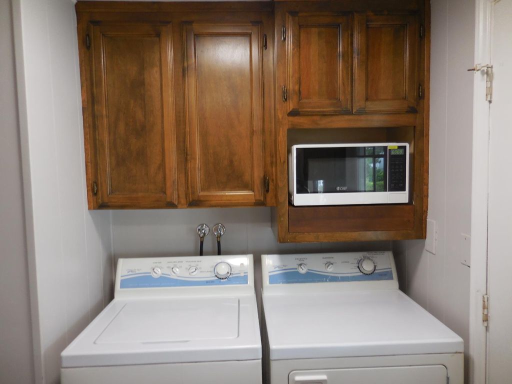 Image 11 of property listing at 221 W Herndon Avenue # 178, Pinedale, CA 93650