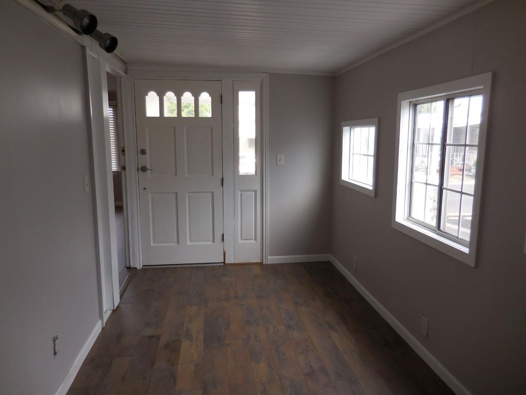 Image 14 of property listing at 221 W Herndon Avenue # 178, Pinedale, CA 93650