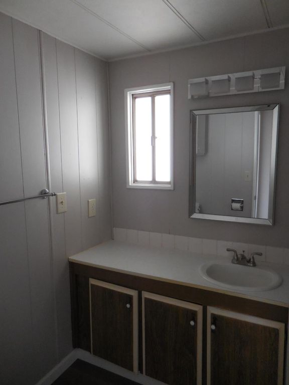 Image 16 of property listing at 221 W Herndon Avenue # 178, Pinedale, CA 93650
