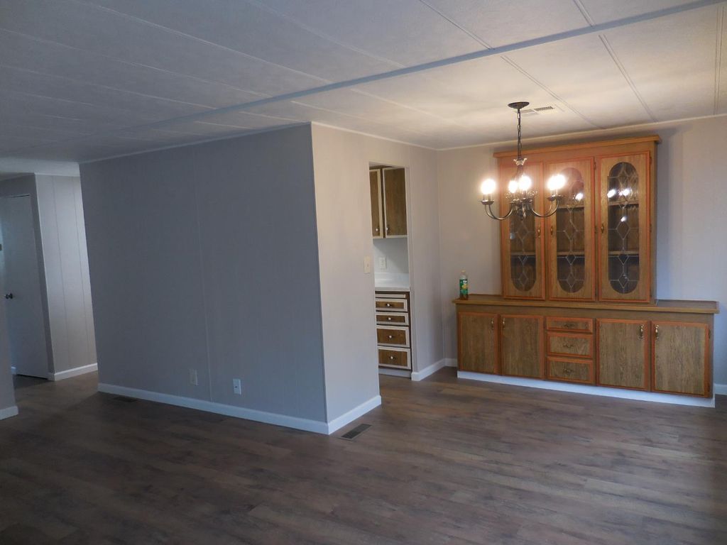 Image 4 of property listing at 221 W Herndon Avenue # 178, Pinedale, CA 93650