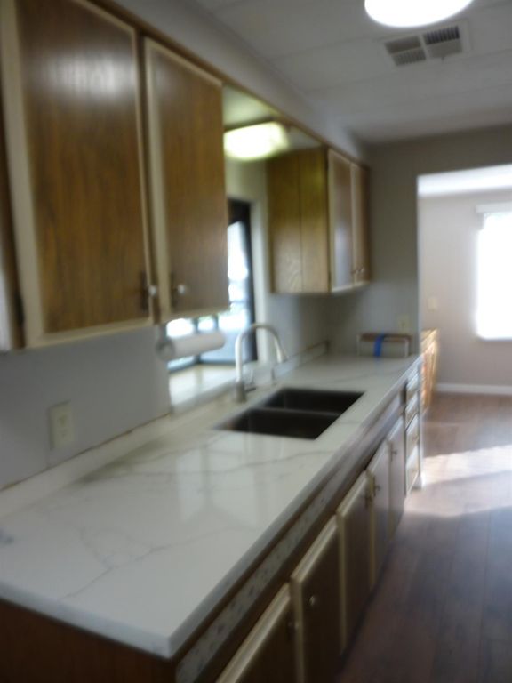 Image 5 of property listing at 221 W Herndon Avenue # 178, Pinedale, CA 93650