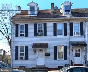 892 QUEEN ST, Pottstown, PA 19464