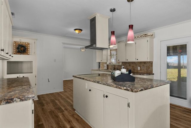 9766 FM 1662, Laneville, TX 75667