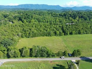 2355 Jim Henry Rd, Dandridge, TN 37725
