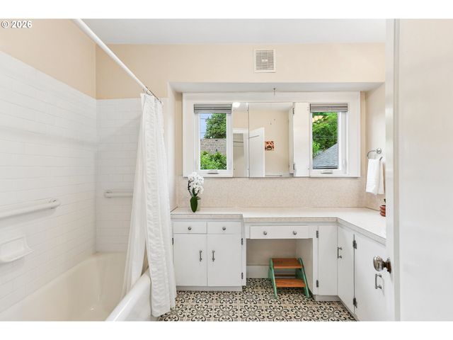 7315 N SEWARD Ave, Portland, OR 97217