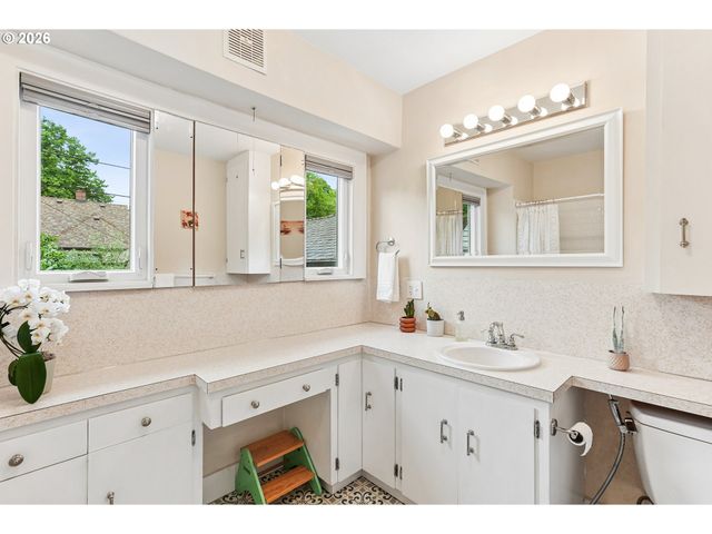 7315 N SEWARD Ave, Portland, OR 97217