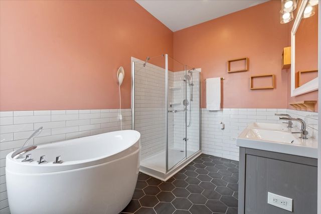 3221 W Fulton Boulevard, Chicago, IL 60624
