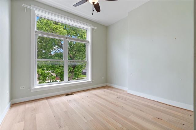 3221 W Fulton Boulevard, Chicago, IL 60624