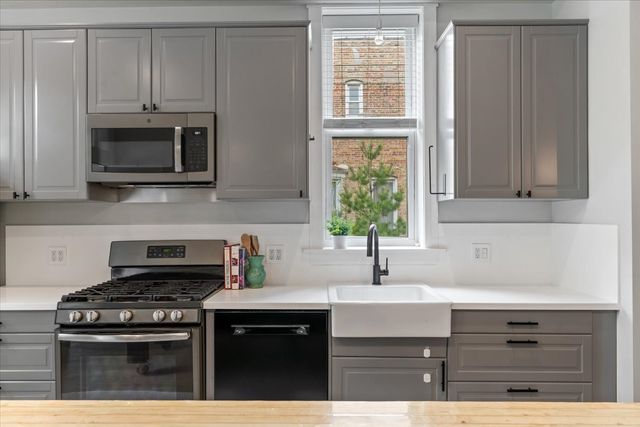 3221 W Fulton Boulevard, Chicago, IL 60624
