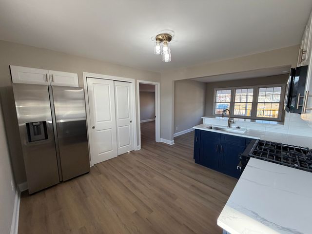 2933 W 38th Place, Hobart, IN 46342