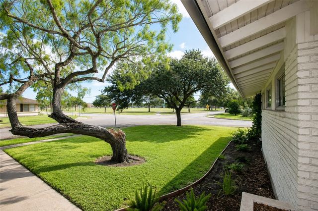 1001 Driftwood Pl, Corpus Christi, TX 78411