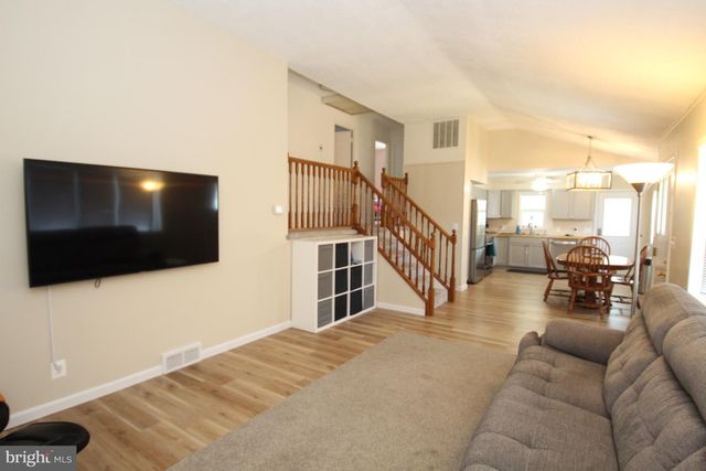 22 CAROLE RD, Newark, DE 19713