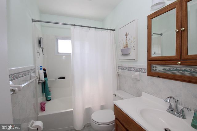 22 CAROLE RD, Newark, DE 19713