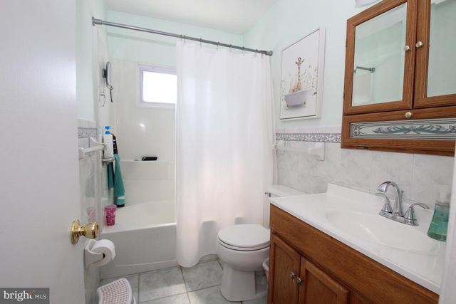 22 CAROLE RD, Newark, DE 19713