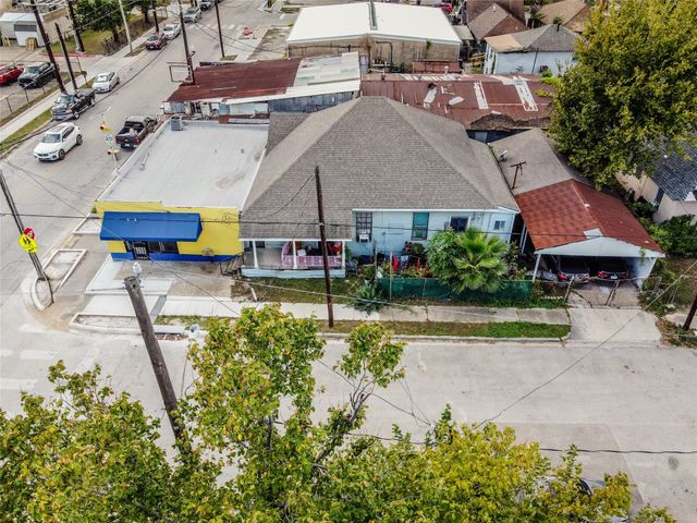 2303 Chestnut Street A, Houston, TX 77009