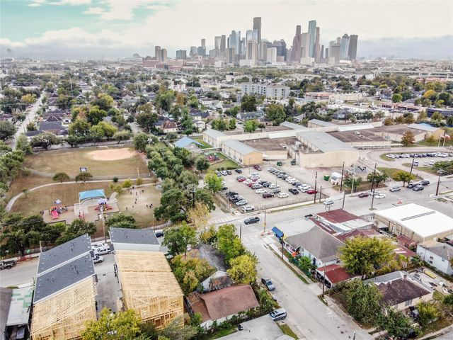 2303 Chestnut Street A, Houston, TX 77009