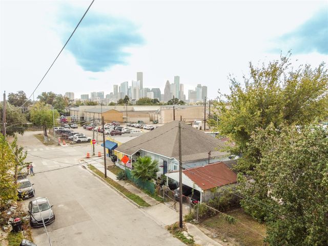 2303 Chestnut Street A, Houston, TX 77009