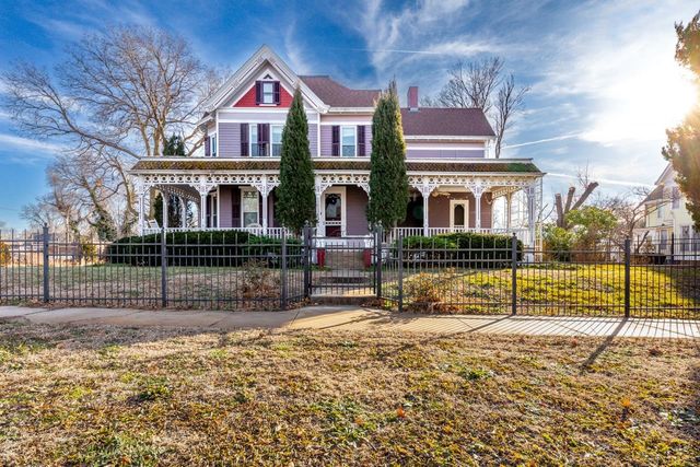 132 E 2nd St, Minneapolis, KS 67467