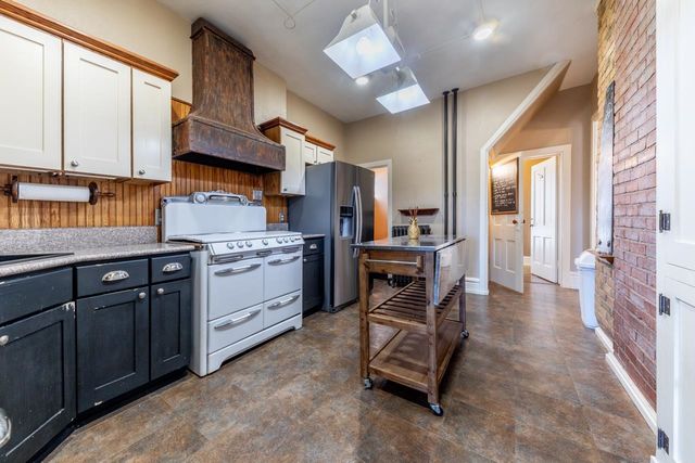 132 E 2nd St, Minneapolis, KS 67467