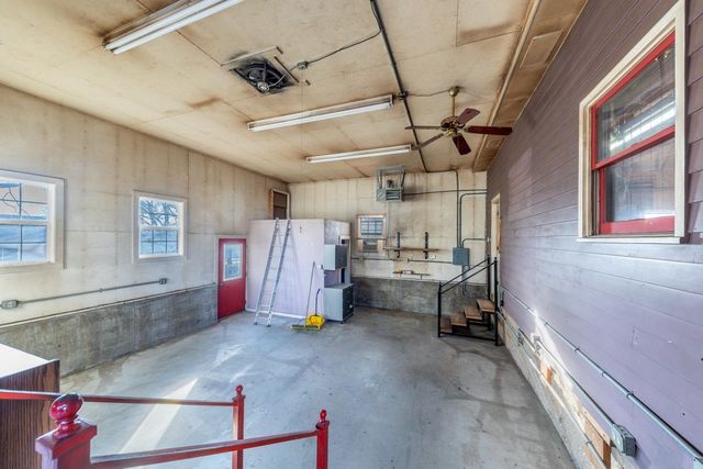 132 E 2nd St, Minneapolis, KS 67467