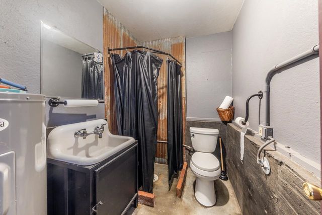 132 E 2nd St, Minneapolis, KS 67467