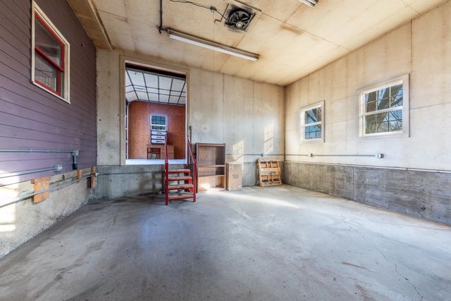 132 E 2nd St, Minneapolis, KS 67467