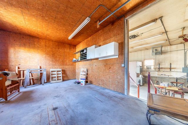 132 E 2nd St, Minneapolis, KS 67467