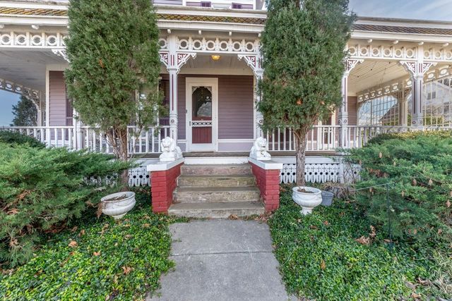 132 E 2nd St, Minneapolis, KS 67467